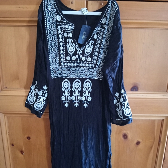 Dress - Picture 2 of 3